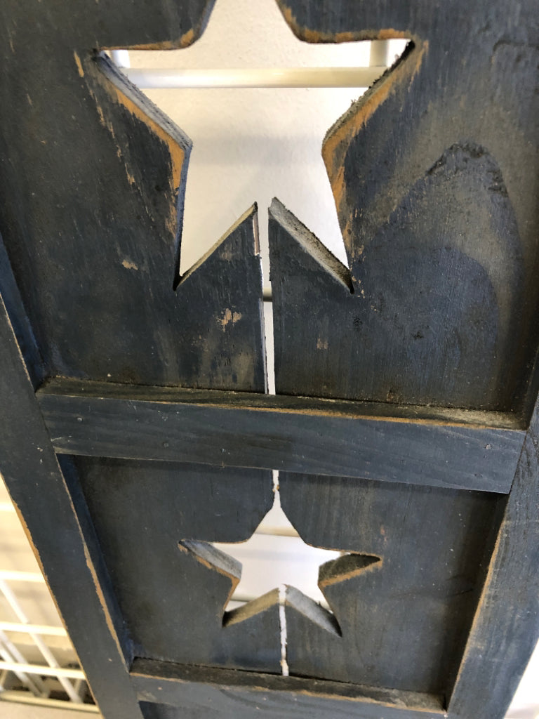 PRIMITIVE BLUE STAR WALL HANGING.