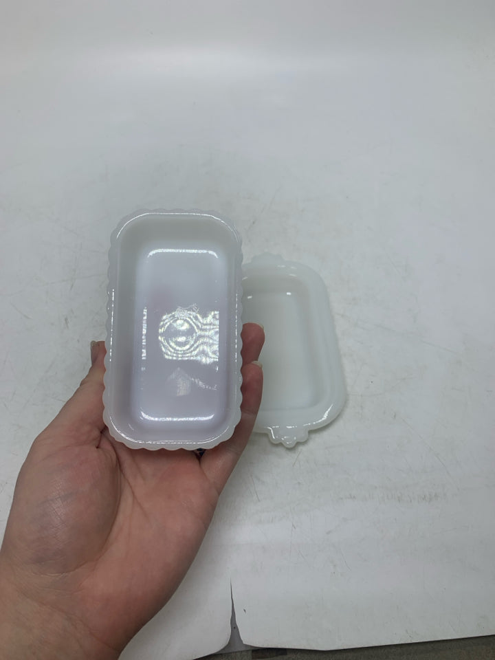 VTG MINI HALF STICK MILK GLASS BUTTER DISH.