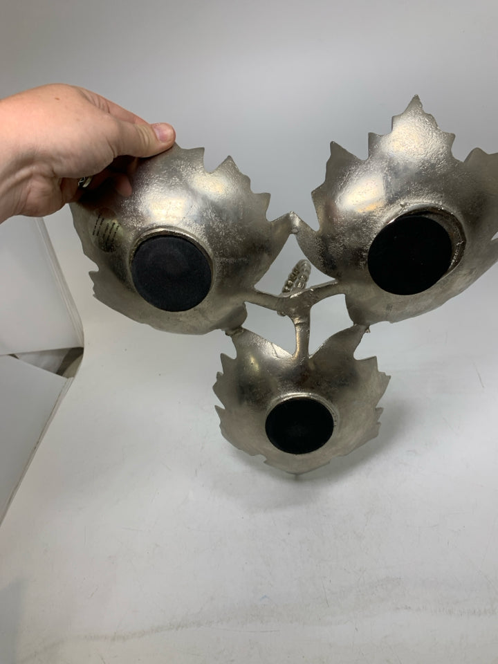 SILVER METAL TRIPLE MAPLE LEAF CENTERPIECE HANDLE IN CENTER.