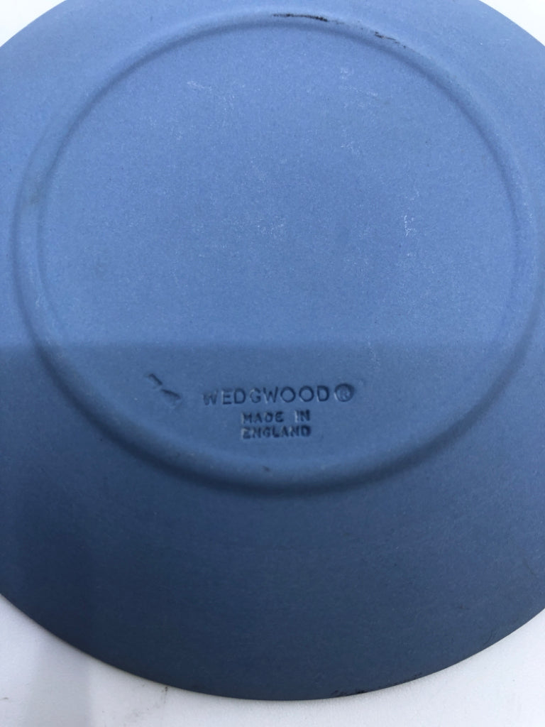 2 SMALL WEDGWOOD JASPERWARE EMBOSSED PLATES.