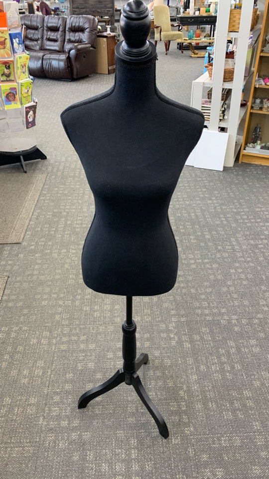 BLACK MANNEQUIN BUST ON STAND.