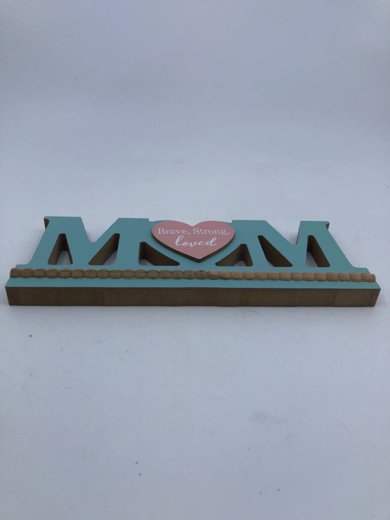 "MOM" STANDING SIGN.