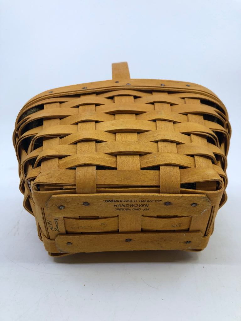 2001 SMALL BASKET W/ HANDLE, GREEN LINER & PROTECTOR.