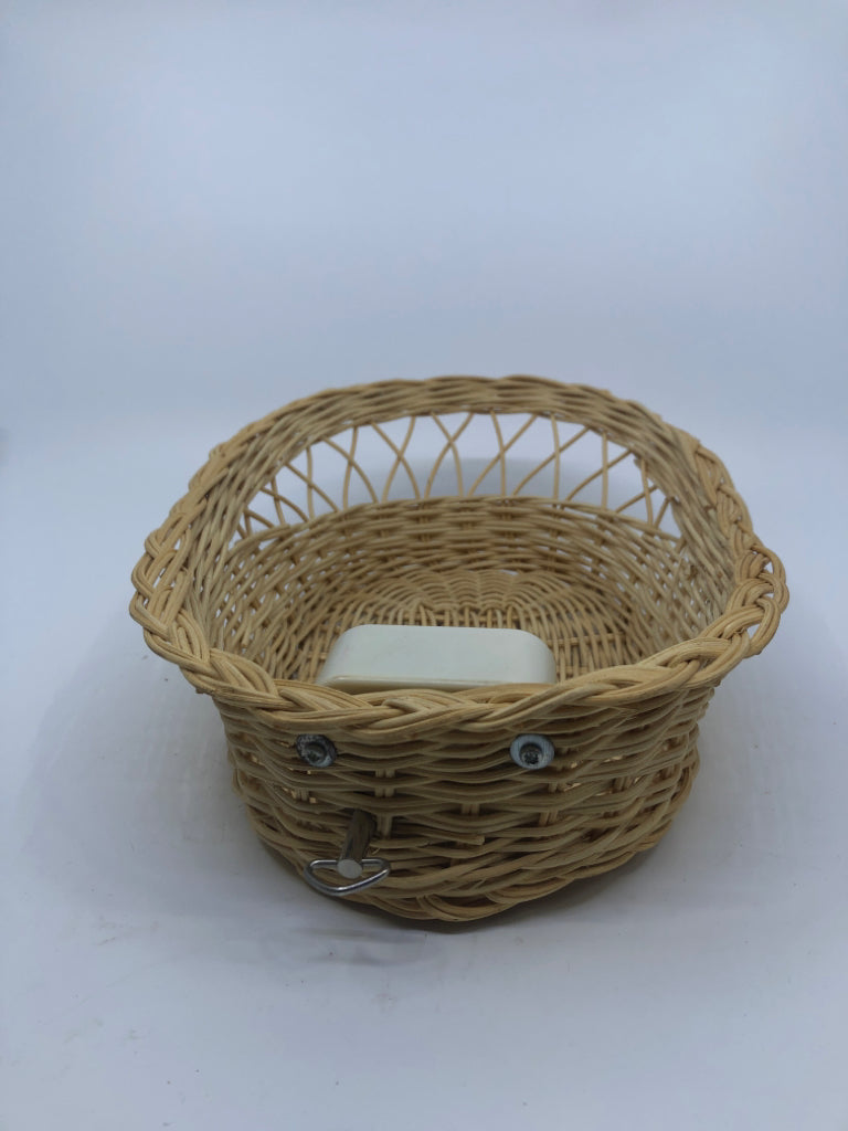 WOVEN BASKET MUSIC BOX.