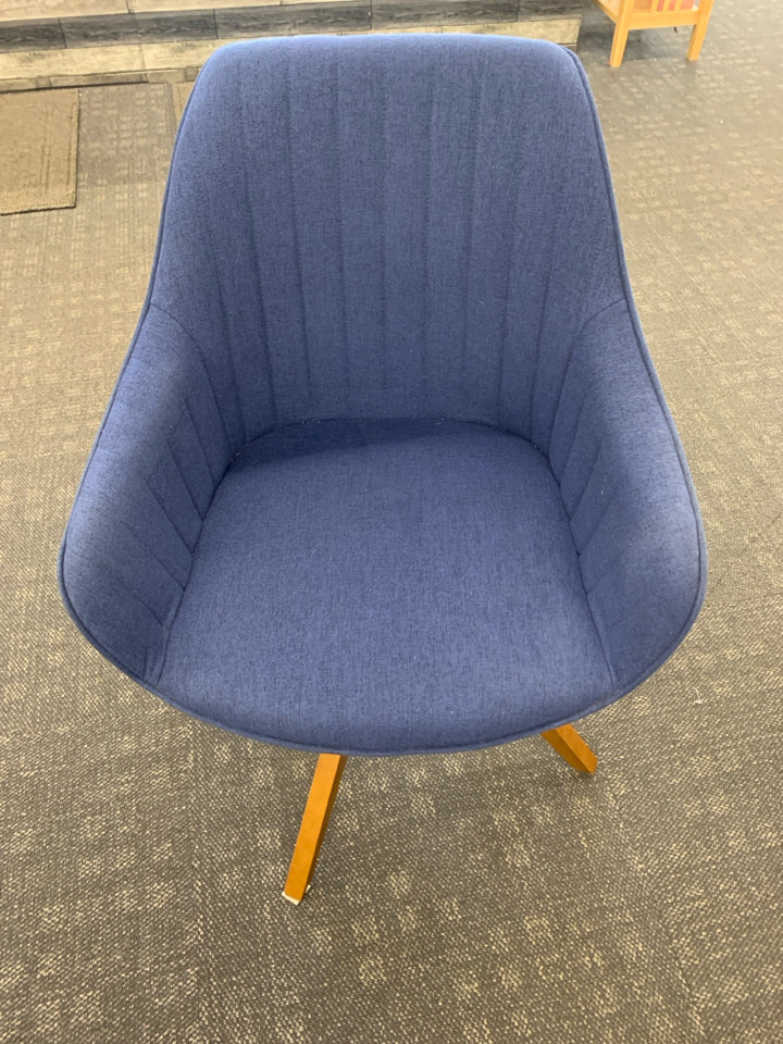 BLUE SWIVEL MODERN OFFICE CHAIR.