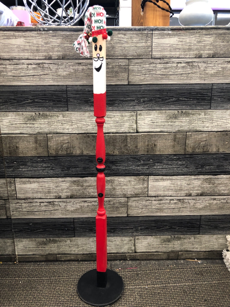 SANTA POST DECOR.
