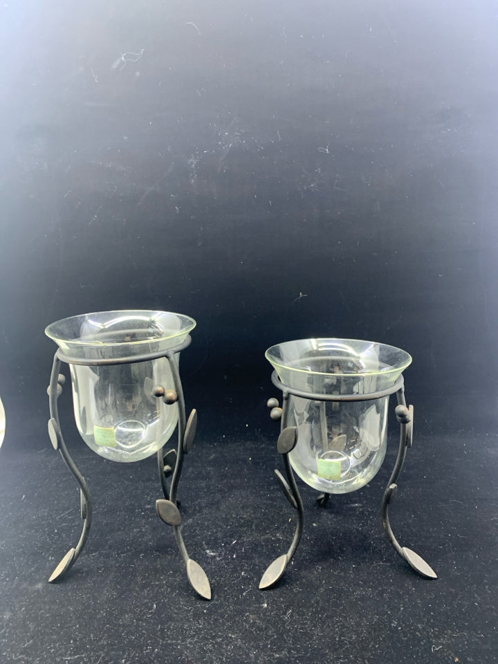 2 BLACK METAL W LEAF FOOTED TEA LIGHT CANDLE HOLDERS.