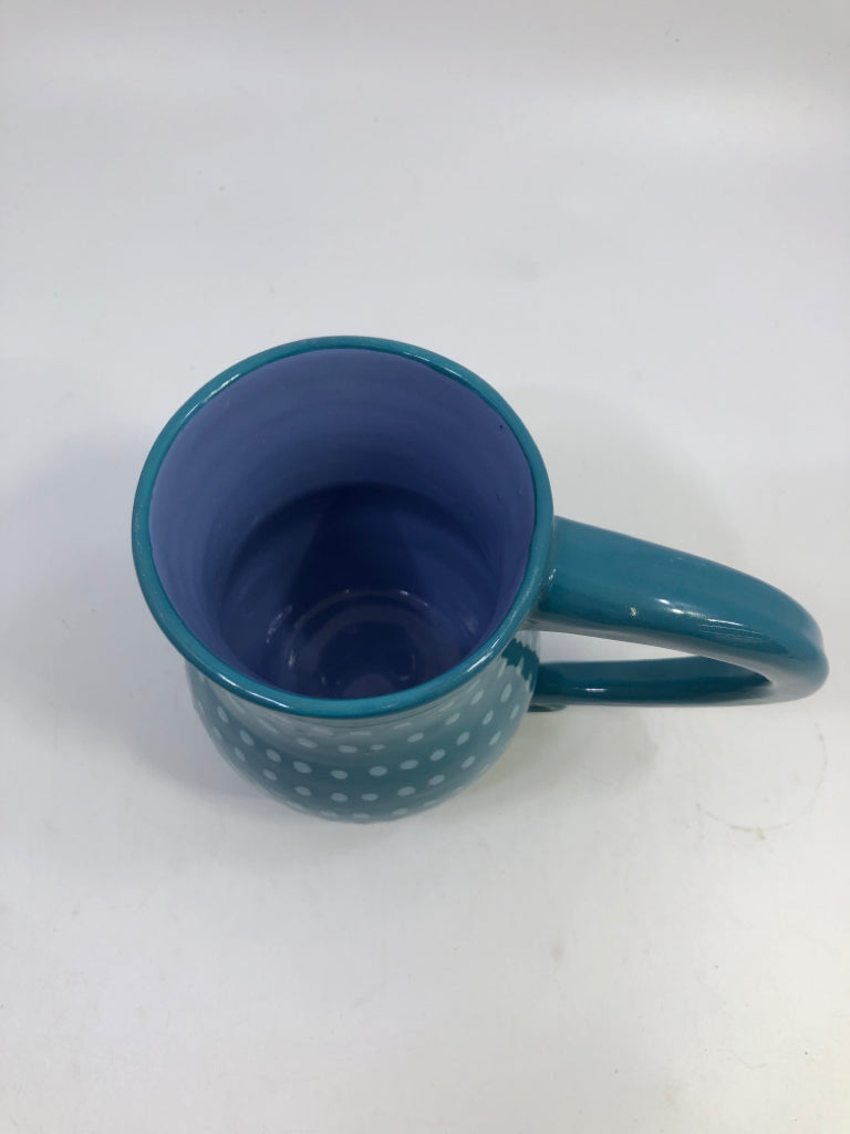 BLUE DOTTED MUG W/CURVED HANDLE.