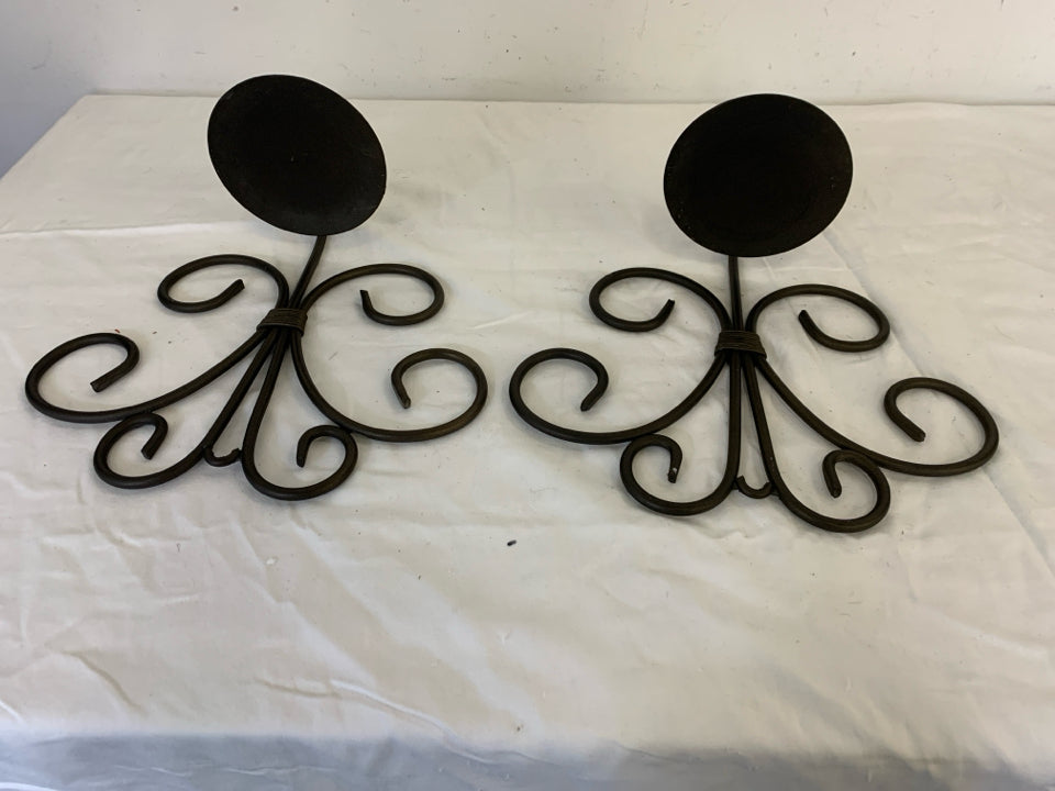 2 HANGING METAL CANDLE SCONCE HOLDERS.