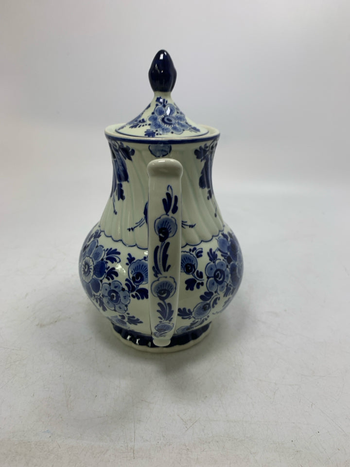 VTG HAND PAINTED FLORAL TEA POT.