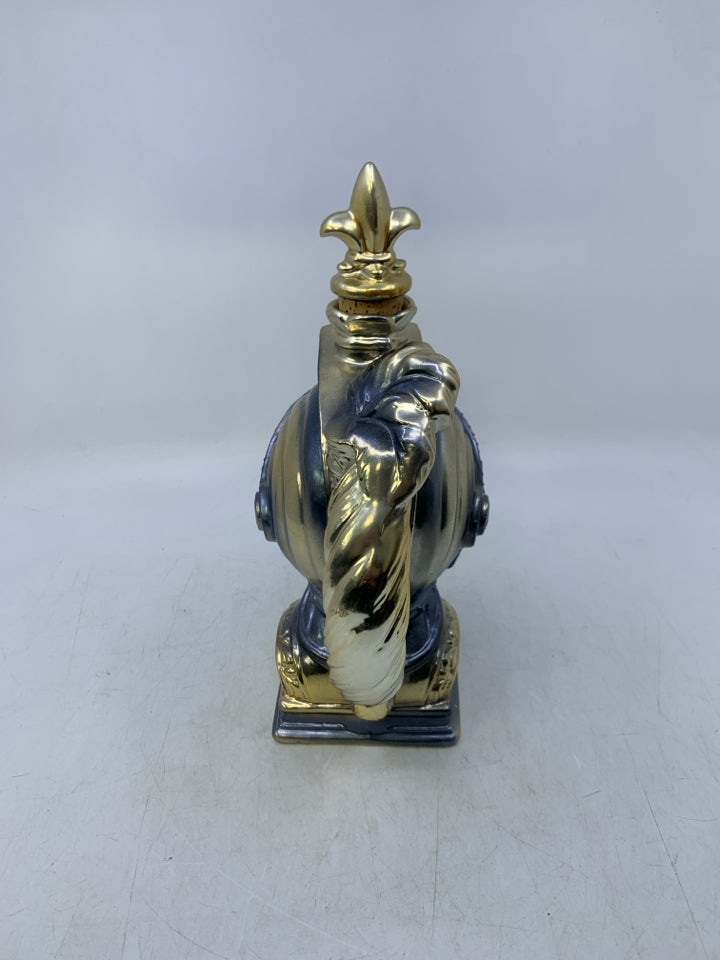METALLIC KNIGHT HEAD MUSIC DECANTER.
