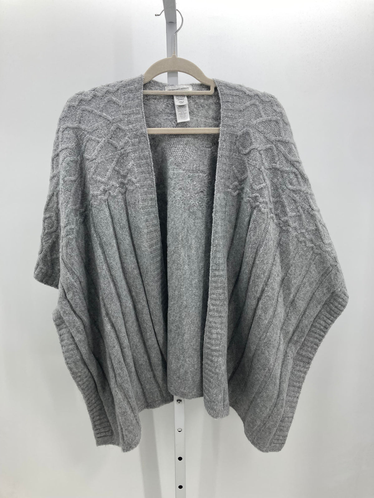 cupcakes & cashmere Size Medium Misses Cardigan
