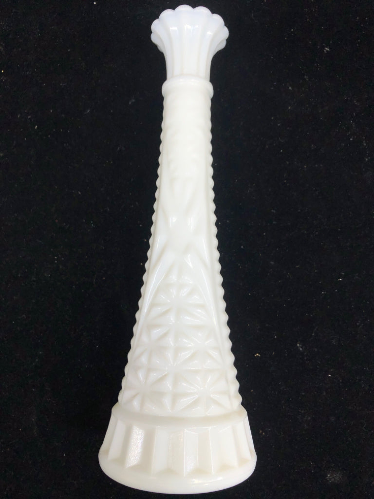 VTG WAVY EDGE MILK GLASS BUD VASE.