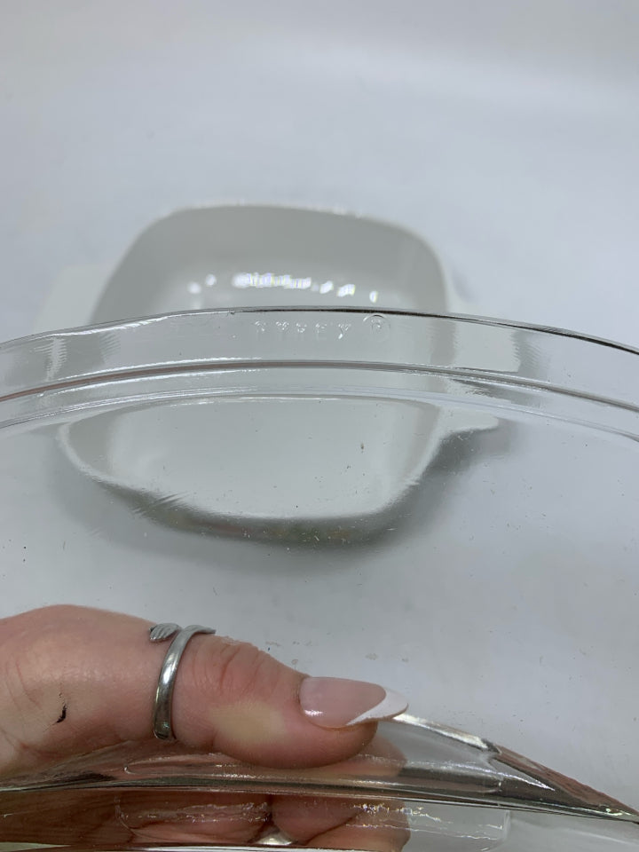 SHALLOW VEGGIE PRINT DISH W/ LID.