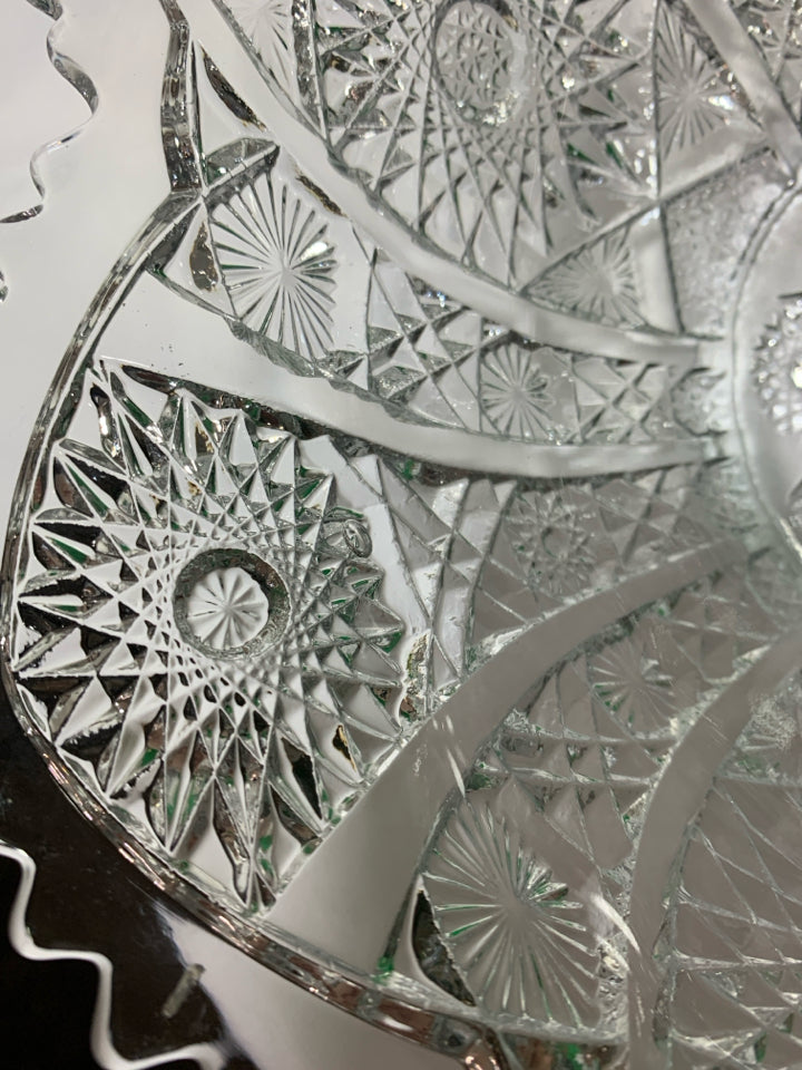 VTG GLASS SERVING BOWL W/ SAWTOOTH EDGE.