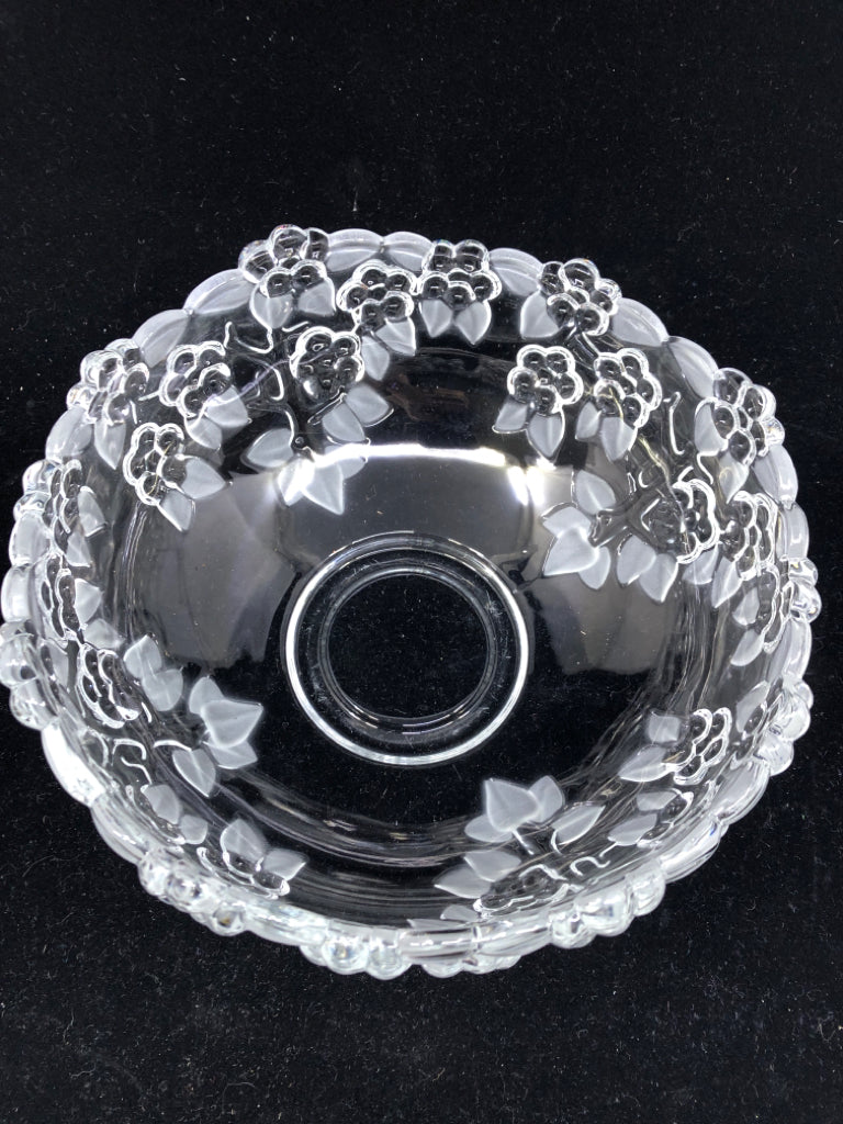 EMBOSSED FROSTED FLORAL SERVING BOWL.