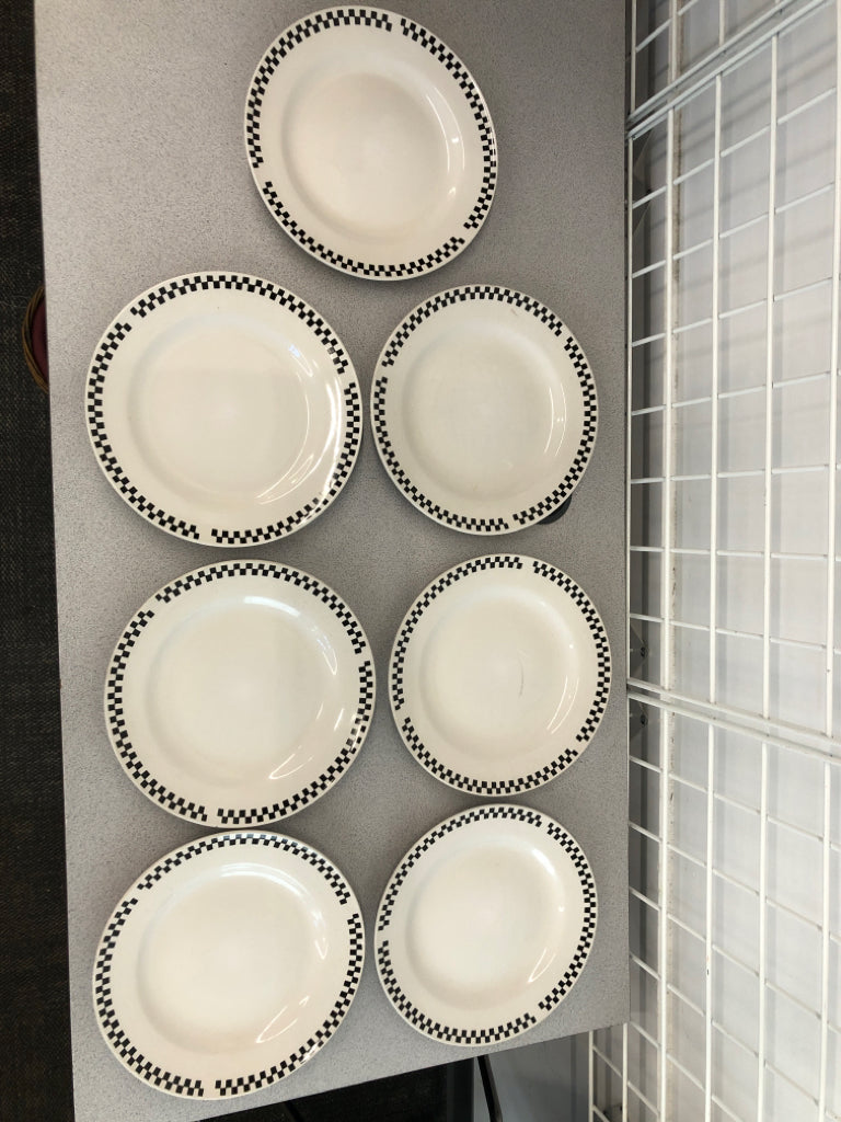 22 PC WHITE/BLACK CHECKERED DINNER SET.