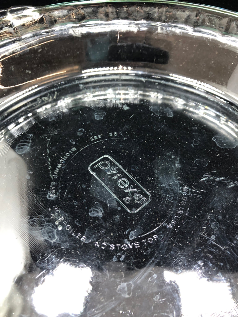 CLEAR GLASS PYREX PIE DISH.
