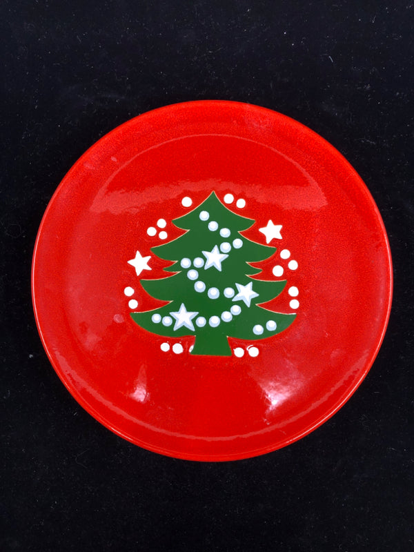 4 RED CERAMIC CHRISTMAS LUNCH PLATES W TREE.