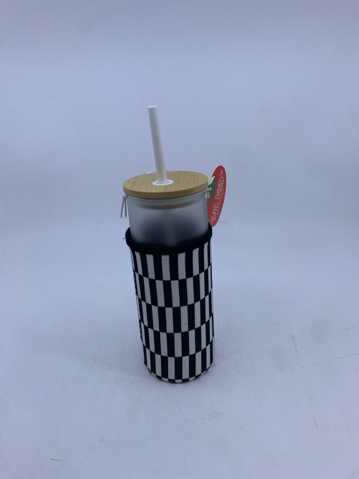 NEW GLASS TUMBLER W/LID, STRAW, BLACK/WHITE SLEEVE.