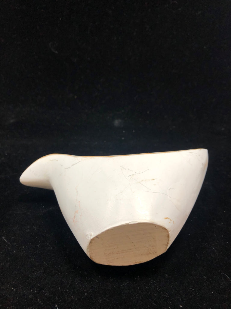 3 WHITE WOOD BIRD SHAPED SCULPTURES.