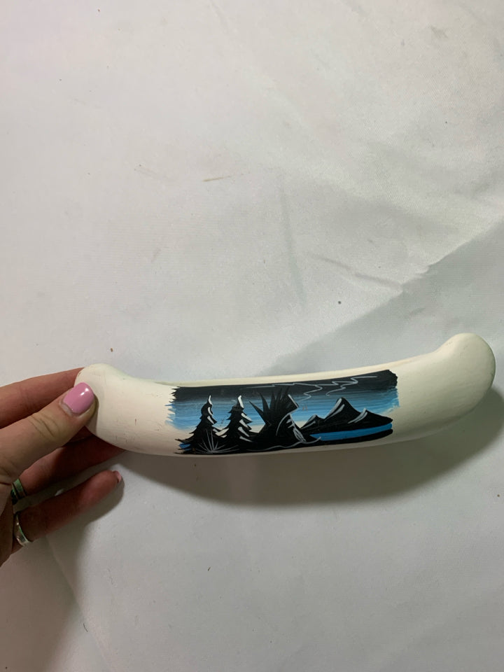 BLACK AND BLUE OVAL CANOE.