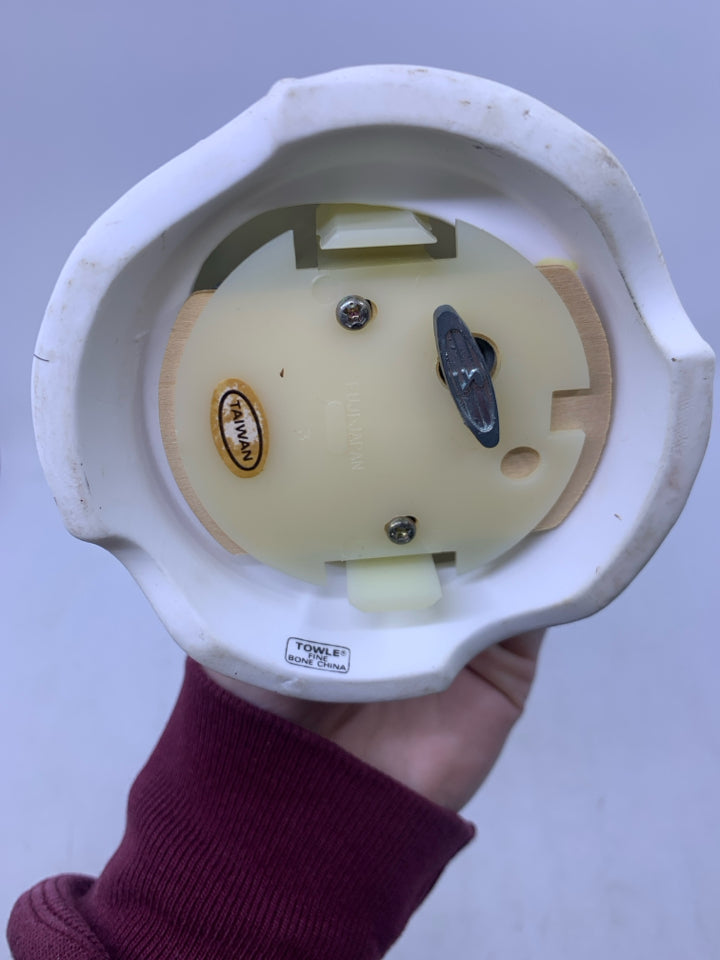 MAMA BEAR AND BABY ON TREE CERAMIC.