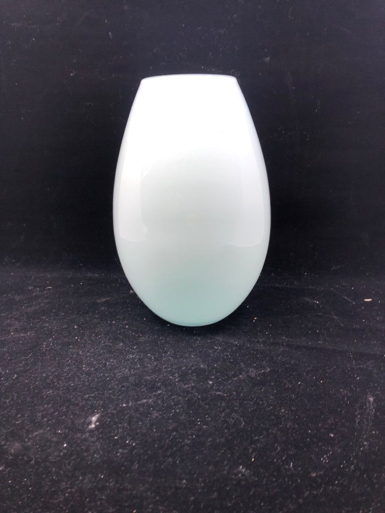 LIGHT BLUE/WHITE GLASS VASE.