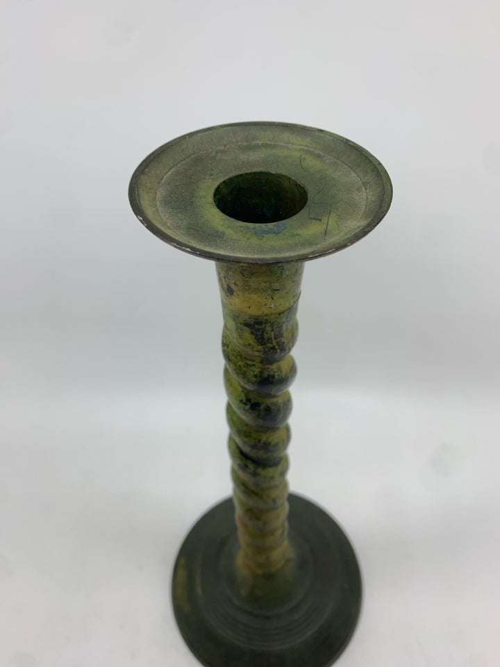 GREEN METAL TAPER CANDLESTICK HOLDER.