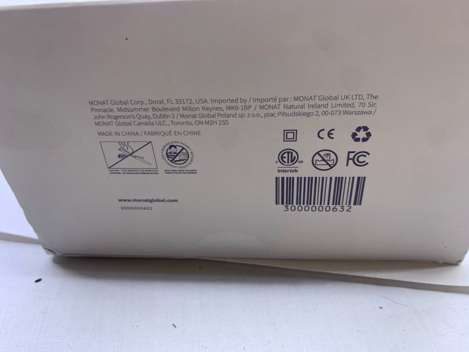 NIB MONAT SLEEK & CURLED HOT COMB.