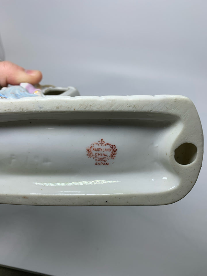 VTG PORCELAIN STAGE COACH FIGURINE FAIRYLAND.