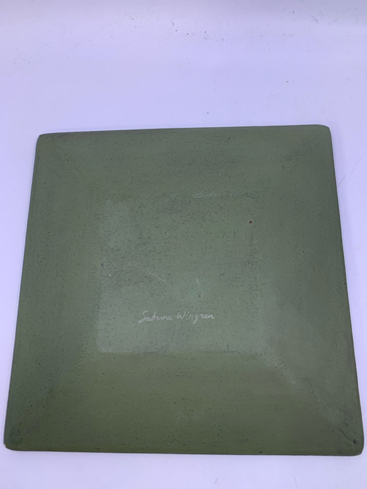 GREEN/TAN SQUARE SISTER PLATE.