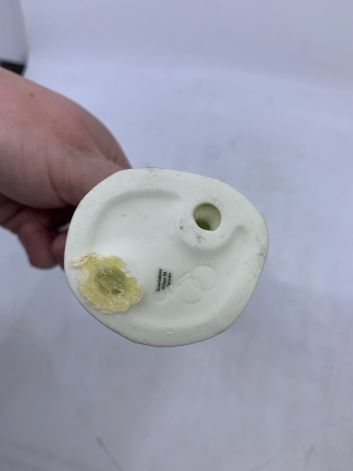 SNOW BABY HOLDING 2 SNOWBALLS WALKING.