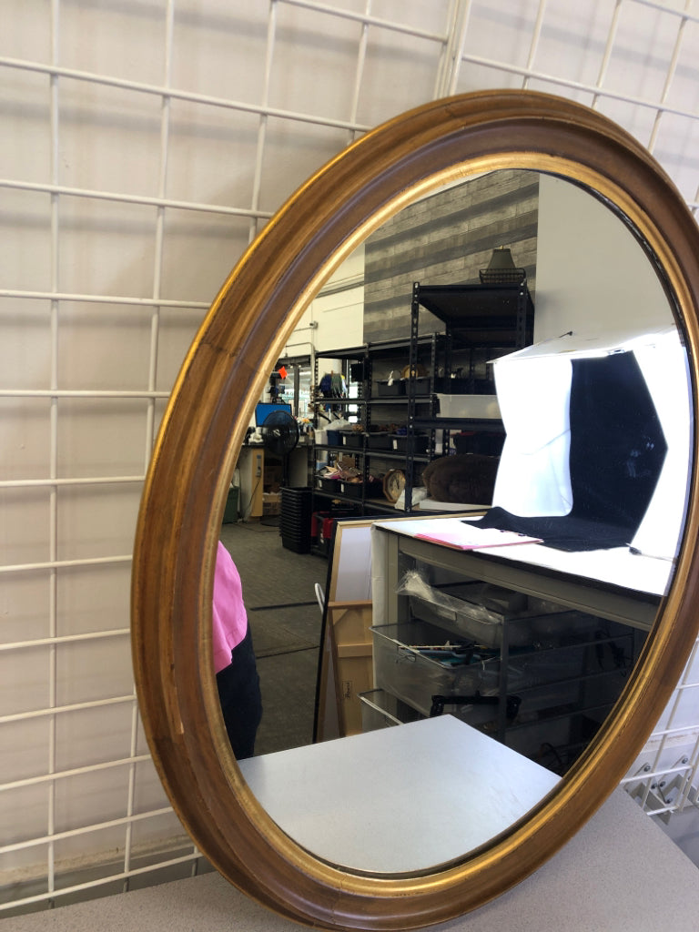 ANTIQUE WOOD FRAME OVAL WALL MIRROR.