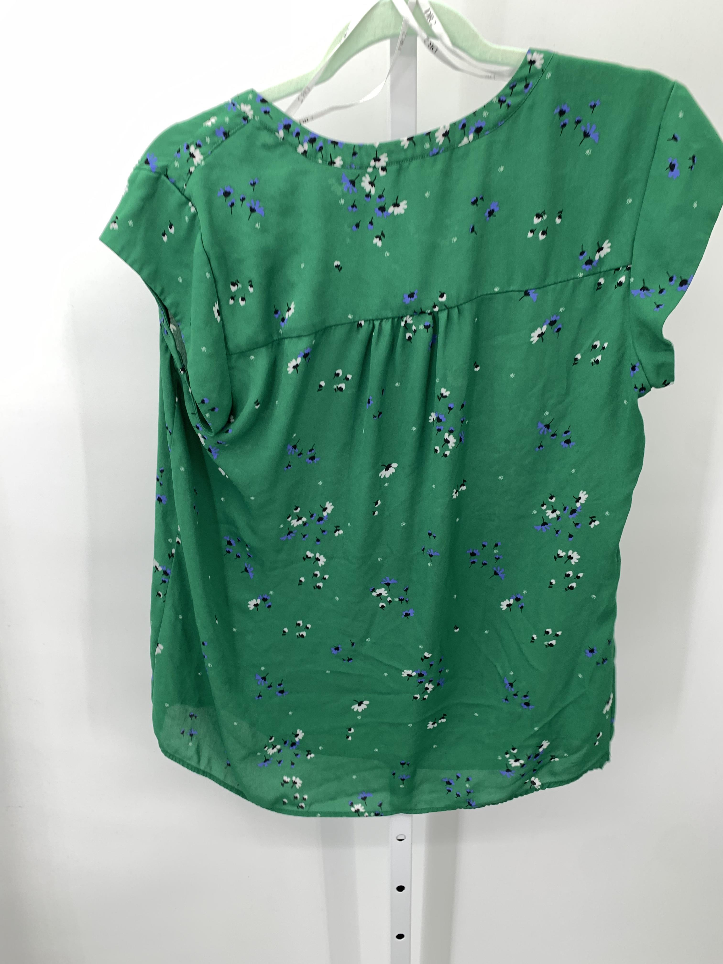 Size Medium Misses Short Sleeve Shirt