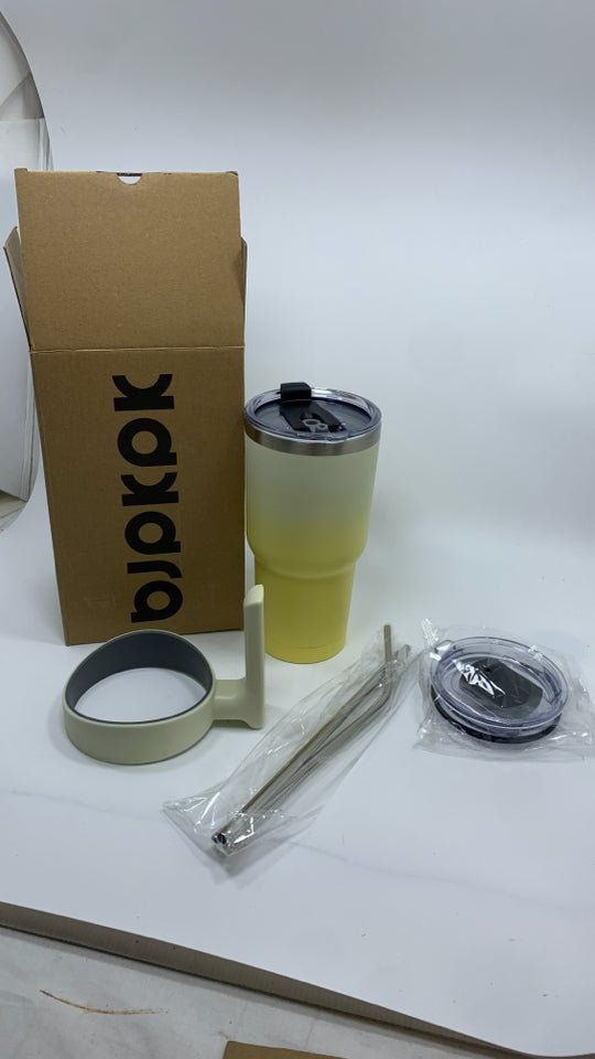NIB YELLOW OMBRE INSULATED CUP W/LID, STRAW & HOLDER.