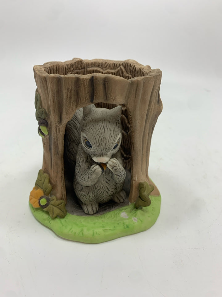 2PC WOODLAND SURPRISES SQUIRREL FRANKLIN PORCELAIN FIGURINE W/CARD.