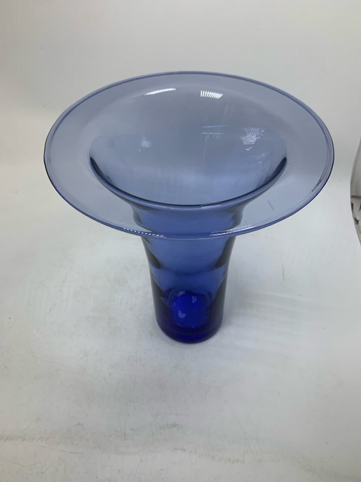 BLUE HEAVY BOTTOM GLASS VASE W/ FLARED TOP 9.