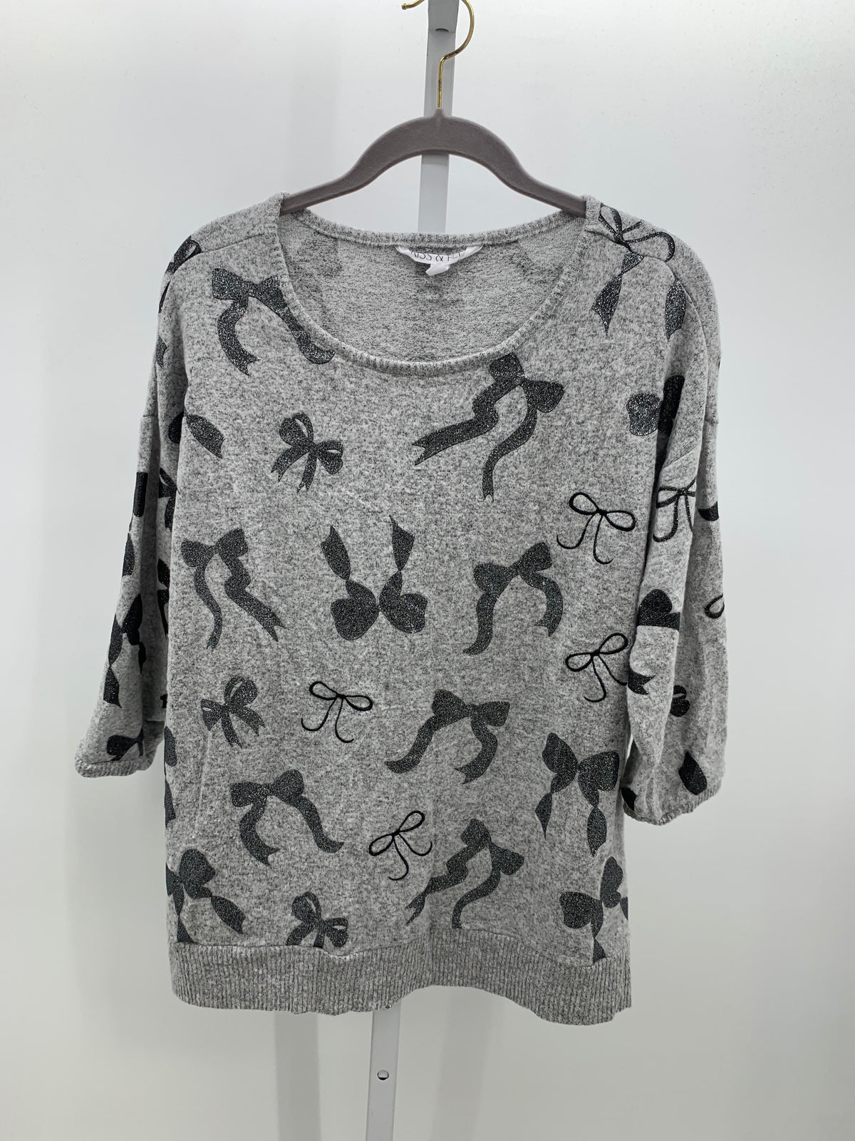 Size Medium Misses 3/4 Sleeve Shirt