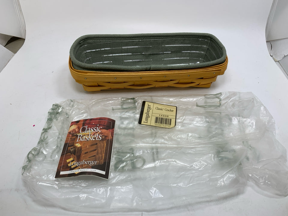 NEW CRACKER BASKET W/ LINER & PROTECTOR 2002.