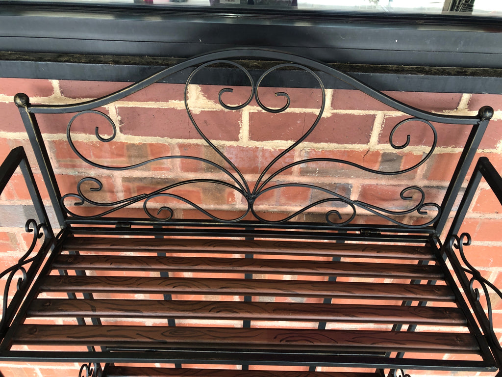 3 TIER METAL FOLDING SHELF.