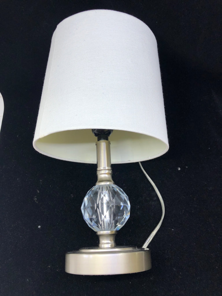 SHORT BASE CRYSTAL BALL W/ WHITE SHADE.
