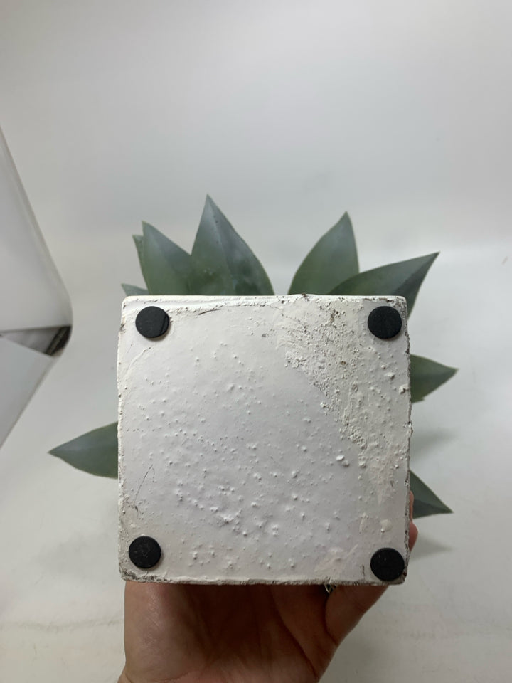 SQUARE PLANTER W/ FAUX LEAVES.