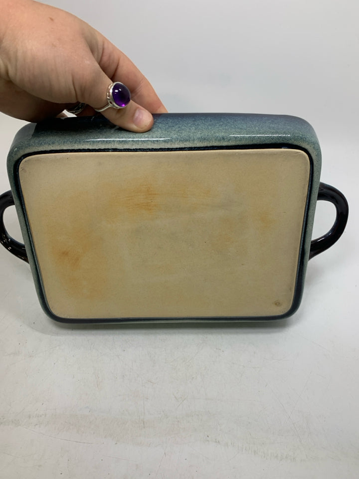 SHALLOW BLUE BROWN TEXTURED BAKING DISH W/ HANDLES.