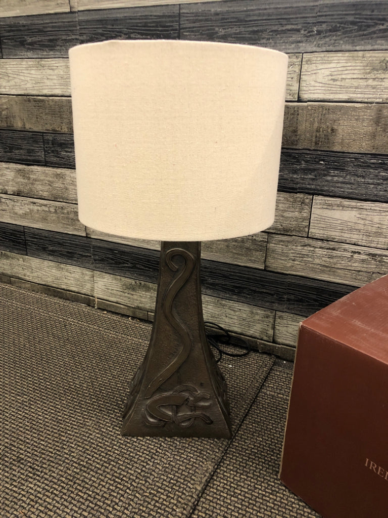 BRONZE IRISH KNOT LAMP W/TAN SHADE.