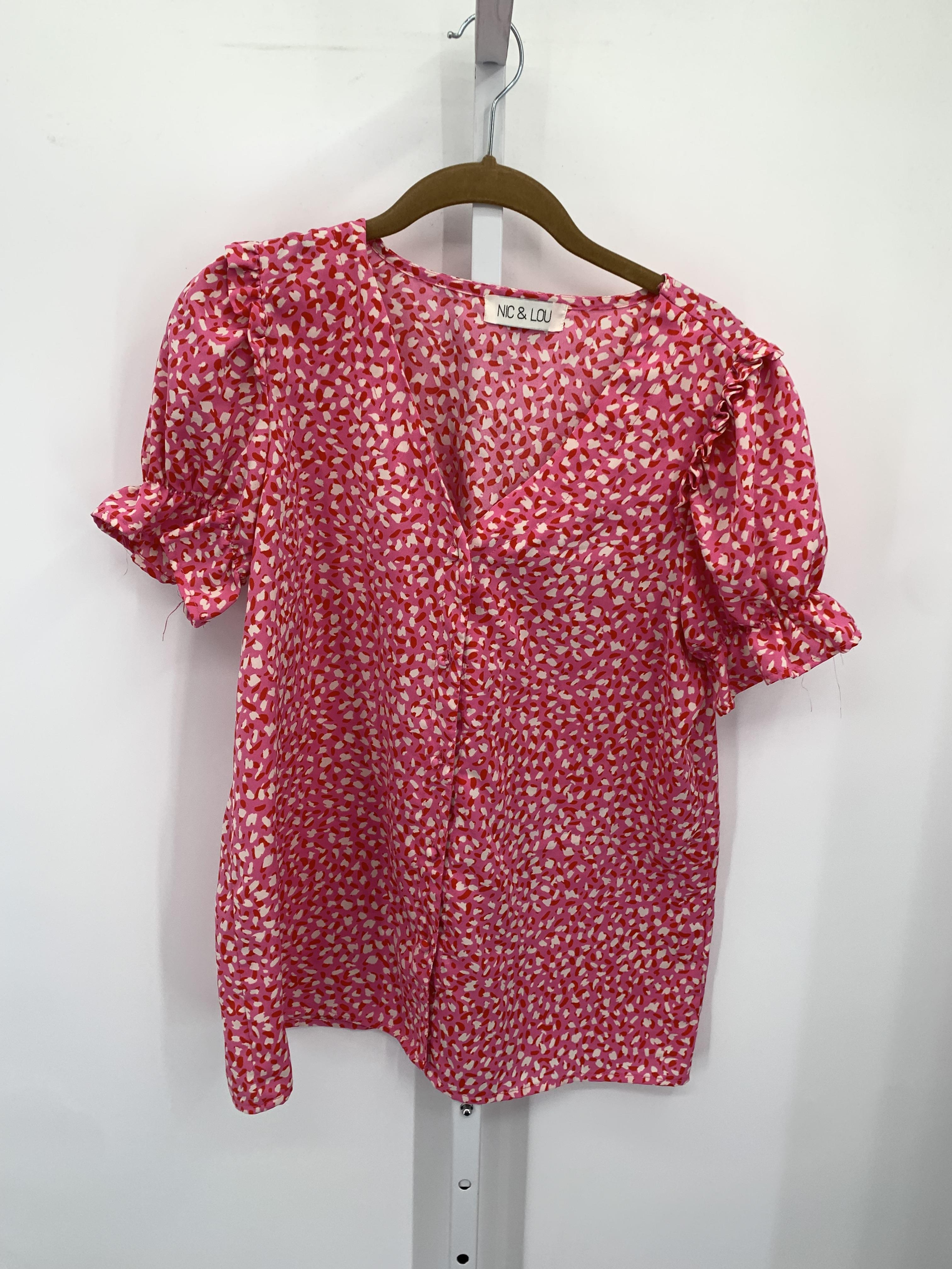 Size Medium Misses Short Sleeve Shirt