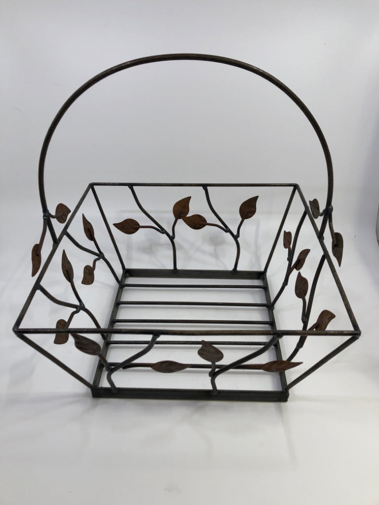 METAL BASKET W/BRONZE LEAVES.
