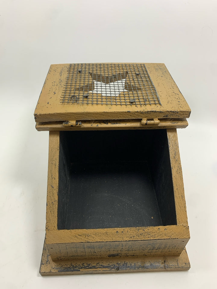 PRIMITIVE LIGHT BROWN WOODEN STAR STORAGE BIN.