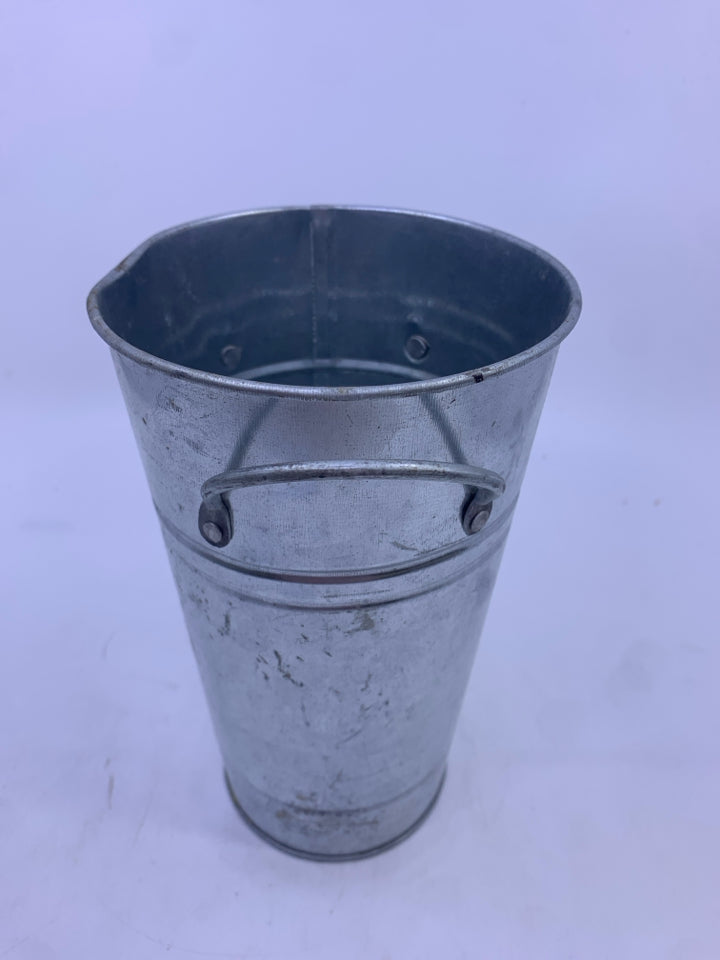 GALVANIZED METAL BUCKET W HANDLES.