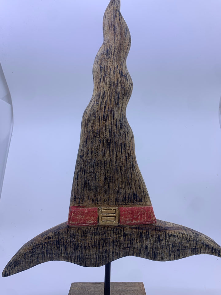 DISTRESSED WITCHES HAT ON STAND DECOR.